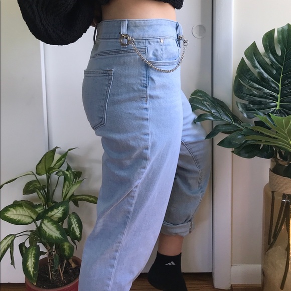 light wash boyfriend jeans ❄️ - Picture 3 of 5